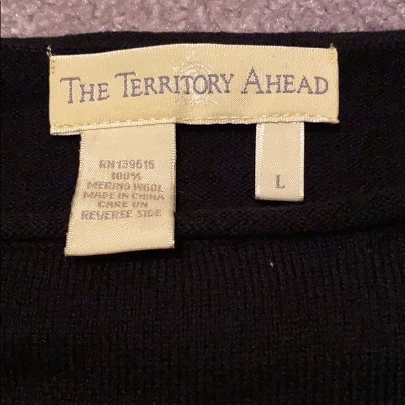 The Territory Ahead Cropped Black Shirt - Picture 5 of 5
